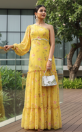 Robe Sapna moutarde en georgette imprimée, à une épaule et ornée de broderie miroir