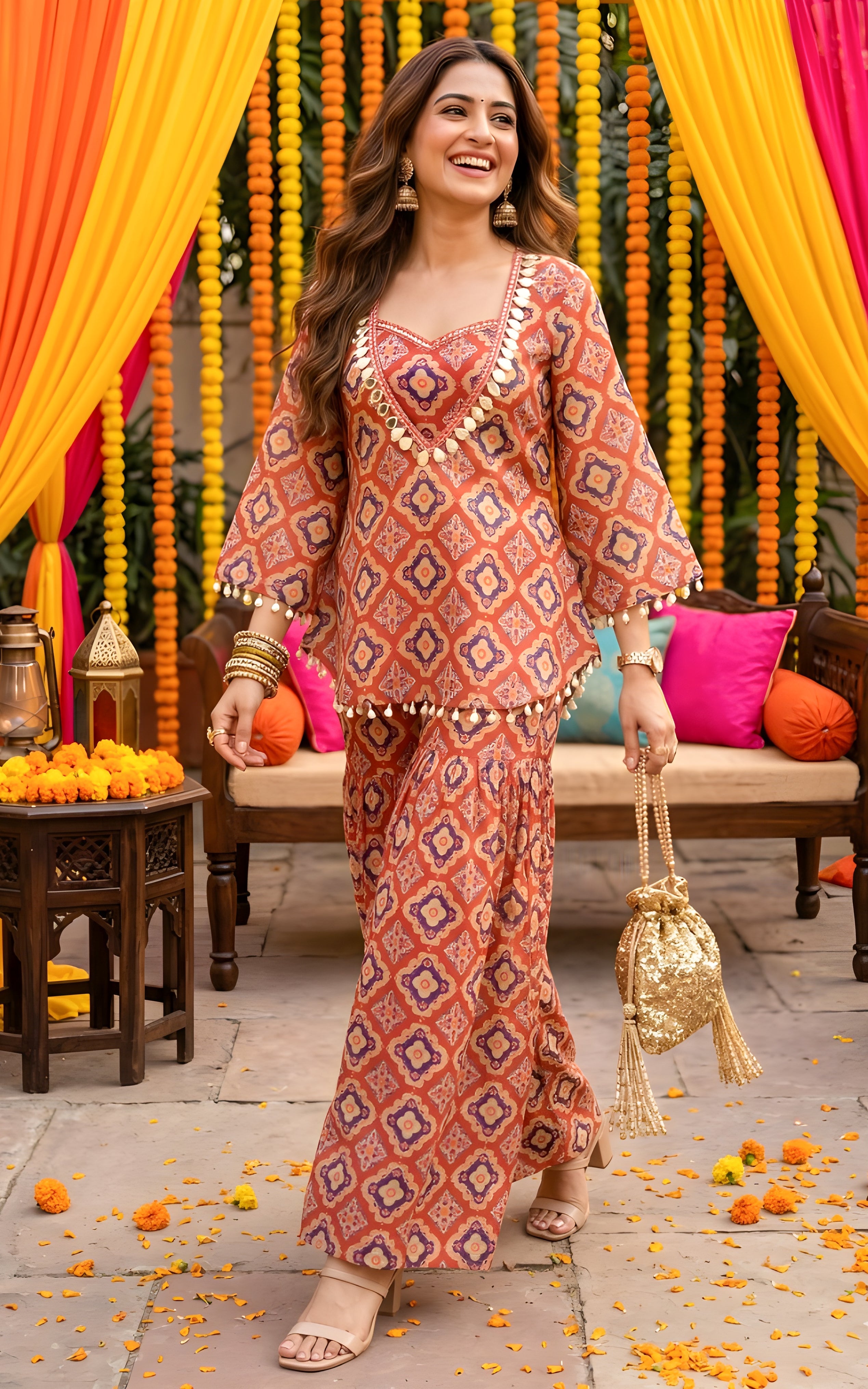 Ensemble sharara rouge brique à imprimé géométrique avec kurti et crop top